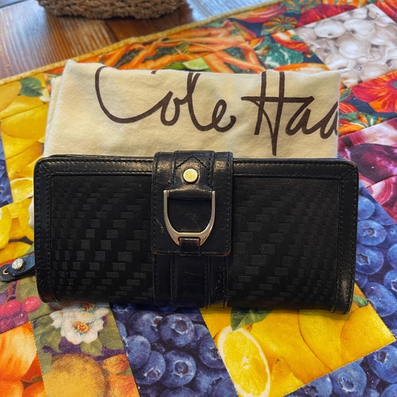 Previously loved Cole Haan drawstring bucket bag + wallet combo - Picture 9 of 14